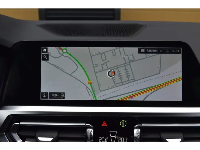 BMW 3 Serie 318i Executive Edition 2021 Benzine 22