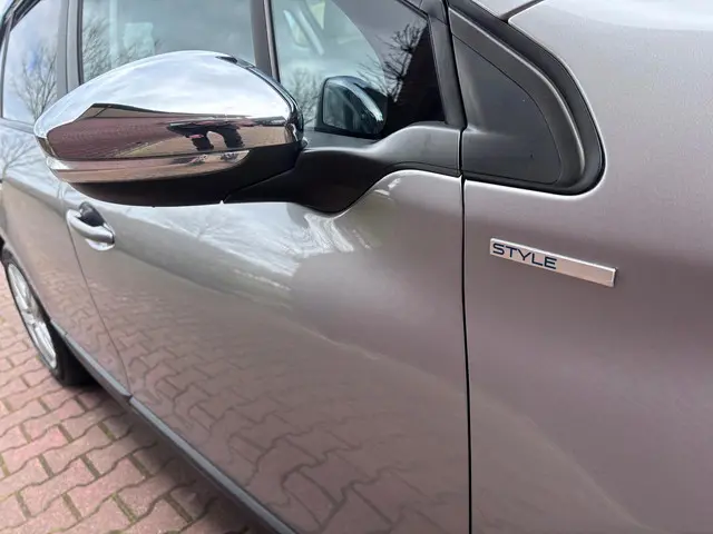 Peugeot 2008 1.2 PureTech Allure 2018 Benzine 9