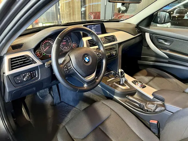 BMW 3 Serie 320i automaat antraciet, premium 2012 Benzine 12
