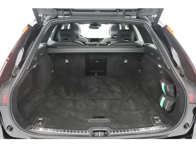 Volvo V90 2.0 T8 AWD R-Design 2021 Hybride Benzine 31