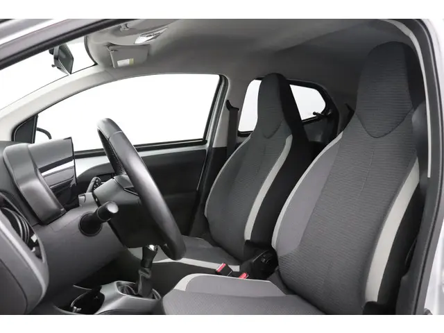 Toyota Aygo 1.0 VVT-i x-joy 2022 Benzine 27