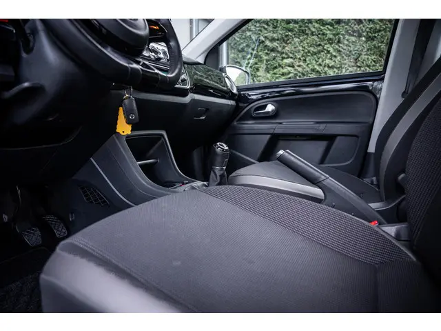 Volkswagen up! 1.0 high up! 2015 Benzine 32