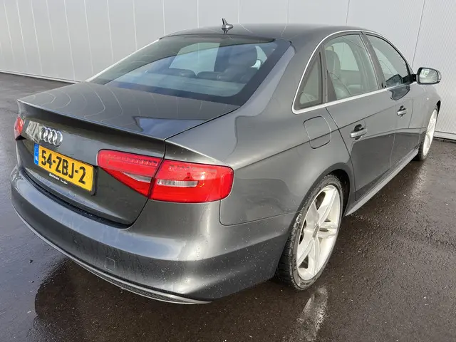 Audi A4 Limousine 1.8 TFSI S Edition 2012 Benzine 10