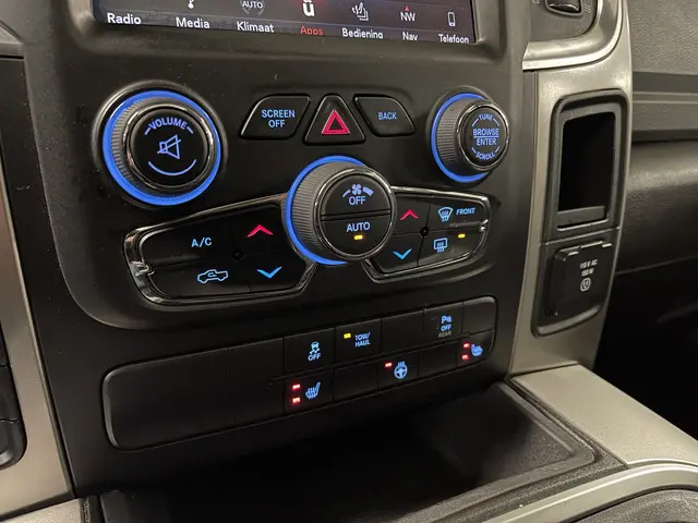 Dodge Ram 1500 5.7 V8 Quad Cab 6'4 Classic 2020 LPG/Gas 25