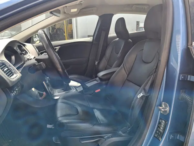 Volvo V40 2.0 T2 Summum 2015 Benzine 4