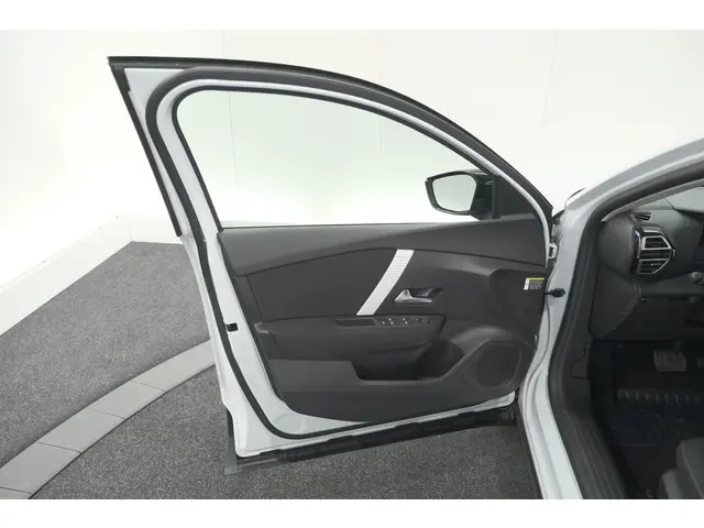 Citroën C4 Hybrid 136 e-DCS6 Max 2025 Hybride Benzine 27