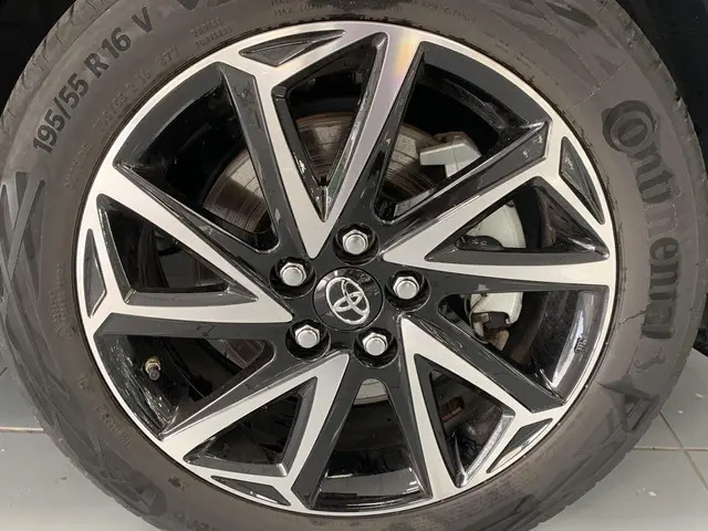 Toyota Yaris 1.5 Hybrid Dynamic 2021 Hybride Benzine 23