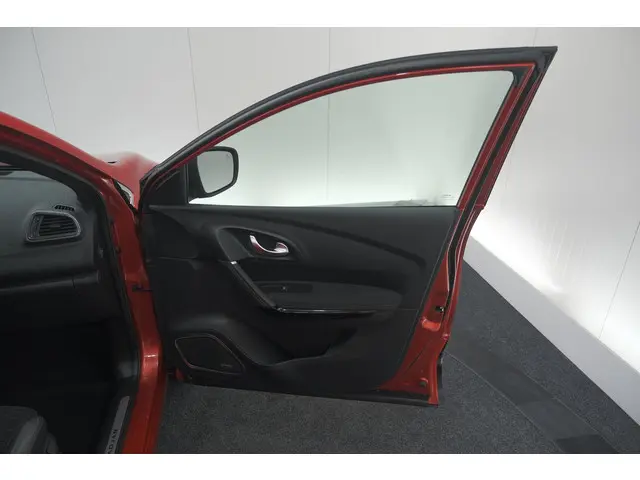 Renault Kadjar TCe 140 Black Edition 2021 Benzine 74
