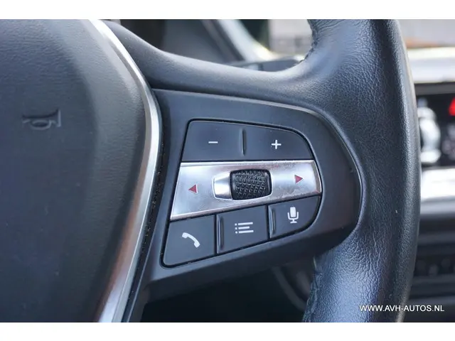 BMW 1 Serie 118i Executive Edition 2019 Benzine 19