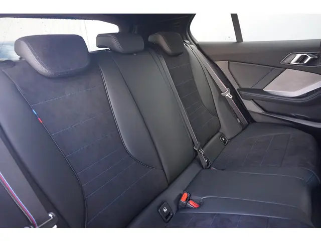 BMW 1 Serie 120 M Sport Pro 2025 Benzine 12