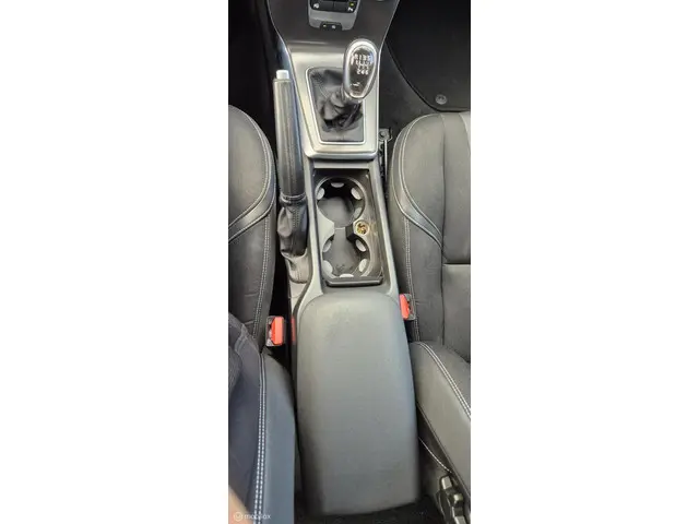 Volvo V40 1.6 T3 Momentum 2013 Benzine 36