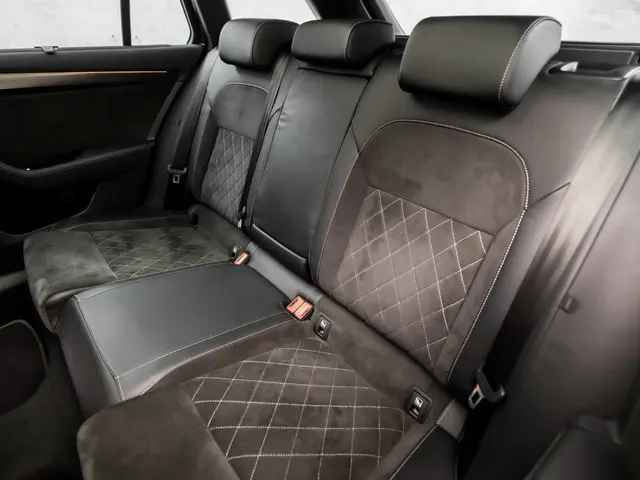 Škoda Superb Combi 1.5 TSI Sportline 2020 Benzine 18