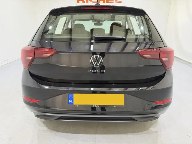Volkswagen Polo VI HB 1.0 TSI Life 2023 Benzine 5