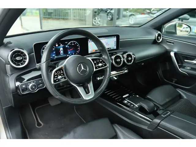 Mercedes-Benz A-Klasse 180 PREMIUM PLUS 2020 Benzine 17
