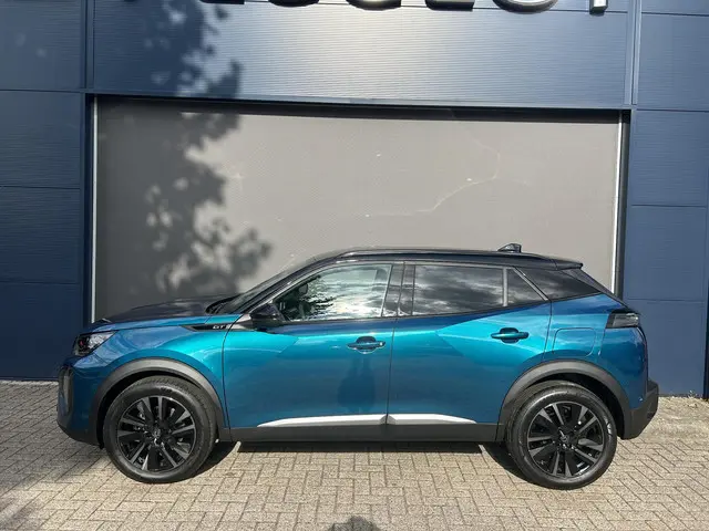 Peugeot 2008 1.2 Hybrid 145 GT 2025 Hybride Benzine 7