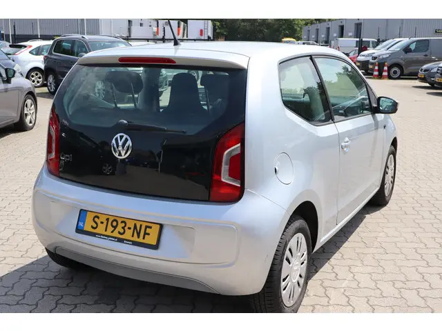 Volkswagen up! 1.0 move up! 2012 Benzine 4