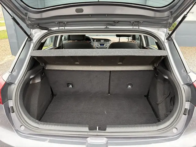 Hyundai i20 1.2 HP i-Motion Comfort 2015 Benzine 29