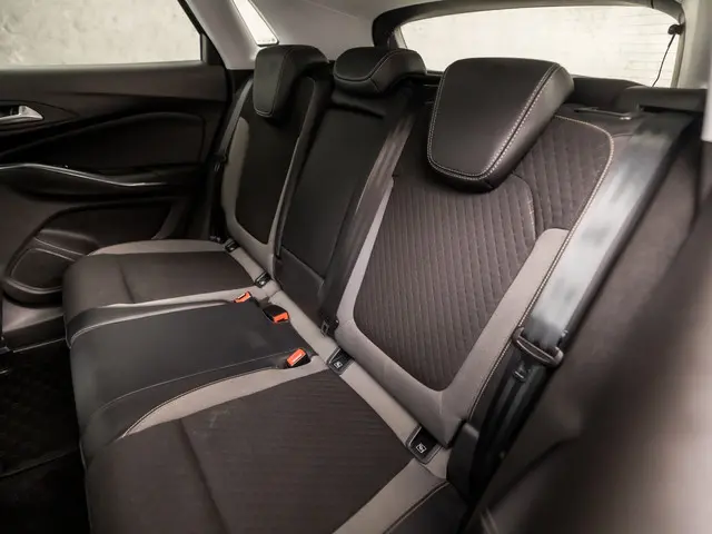 Opel Grandland X 1.2 Turbo Sport 2019 Benzine 16