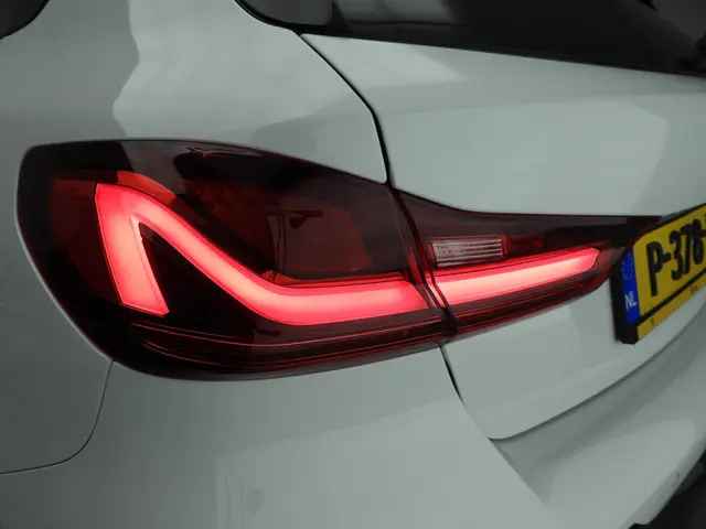 BMW 1 Serie 5-deurs 118i 2022 Benzine 38