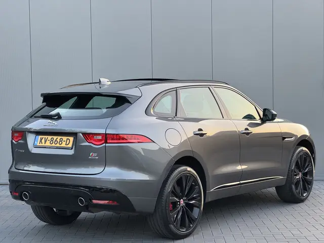 Jaguar F-PACE 2