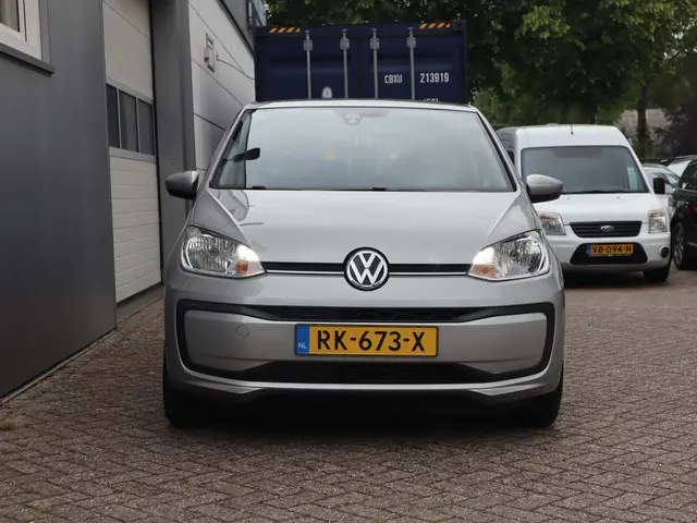 Volkswagen up! 1.0 BMT move up! 2018 Benzine 11