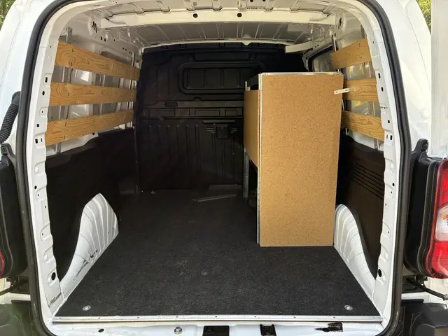 Opel Combo 1.5 Turbo 102Pk L1H1 Edition 2022 Diesel 12