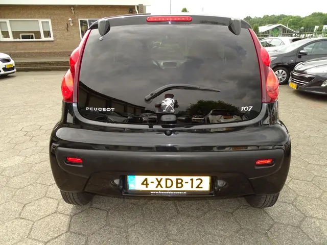 Peugeot 107 1.0 Envy AIRCO/BT/5 DEURS 2014 Benzine 6