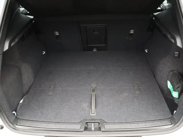 Volvo XC40 2.0 B4 Plus Dark 2025 Benzine 16