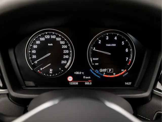 BMW X1 sDrive18i High Executive 2021 Benzine 23