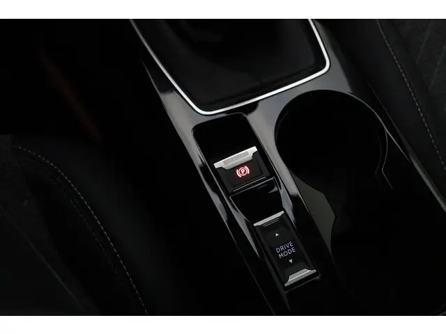 Peugeot 208 PureTech 100 Allure 2024 Benzine 26