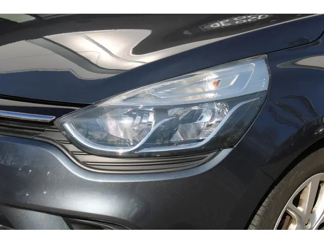 Renault Clio Estate 0.9 TCe Limited 2018 Benzine 26