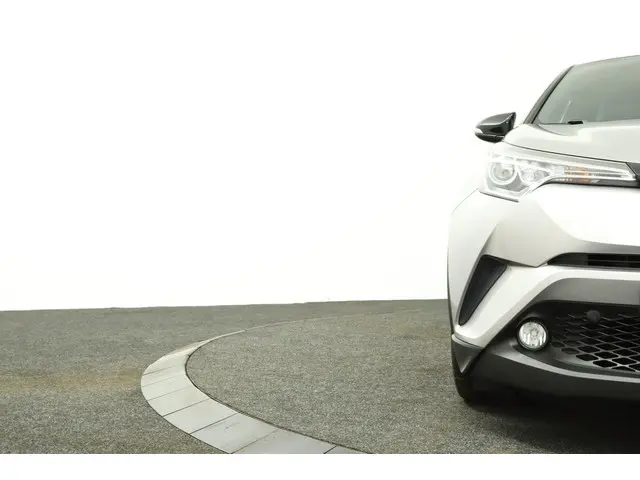 Toyota C-HR 1.8 Hybrid Bi-Tone 2017 Hybride Benzine 37