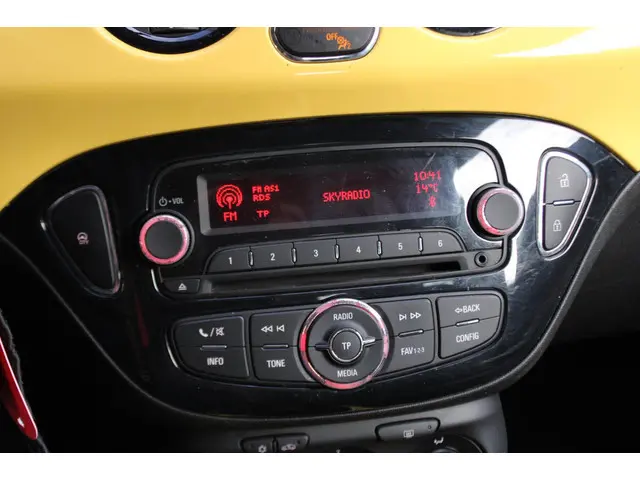 Opel ADAM 1.2 2015 Benzine 19