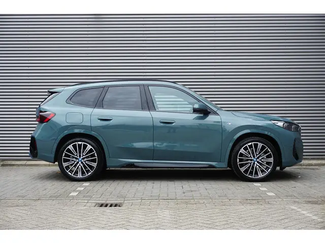 BMW X1 xDrive25e 2025 Hybride Benzine 4