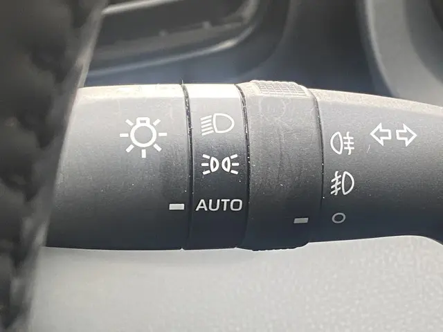 Toyota Yaris 1.5 Hybrid Executive 2023 Hybride Benzine 21