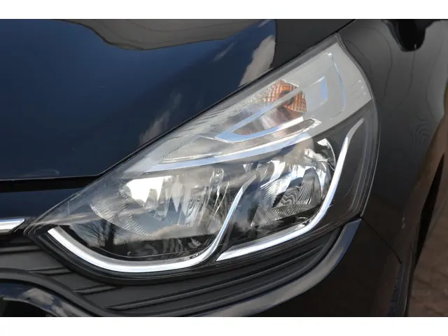 Renault Clio Estate 0.9 TCe Limited 2017 Benzine 8