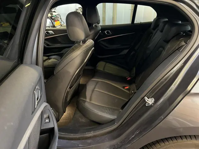 BMW 1 Serie 118i Business Edition Plus 2021 Benzine 8