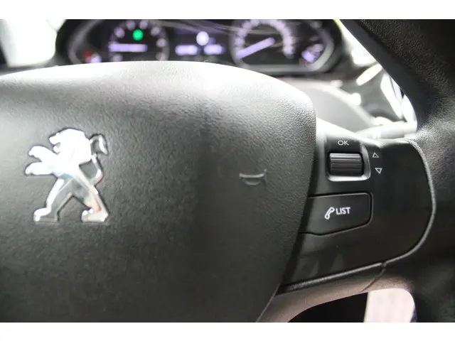 Peugeot 208 1.2 VTi Allure 2013 Benzine 13