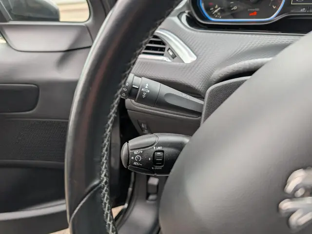 Peugeot 2008 1.2 PureTech Allure 2018 Benzine 8