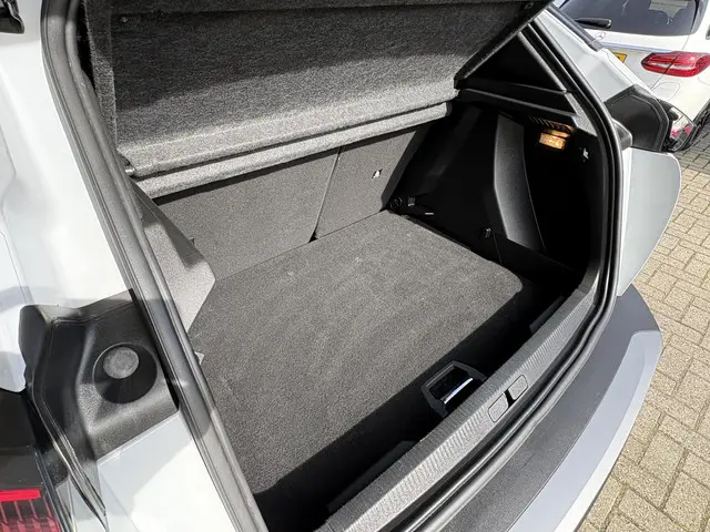 Peugeot 2008 1.2T 130pk Automaat GT 2024 Benzine 16