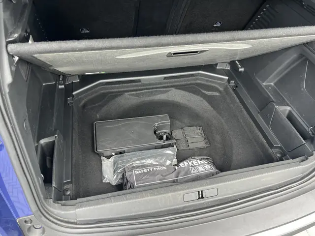 Peugeot 3008 1.6 e-THP GT Line 2018 Benzine 24