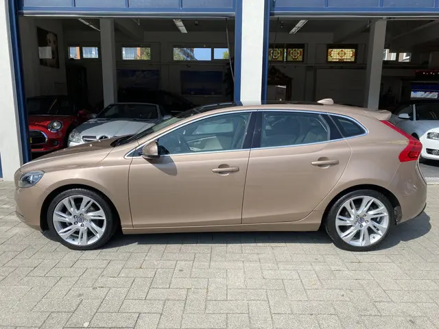 Volvo V40 1.6 T3 Momentum 2012 Benzine 2