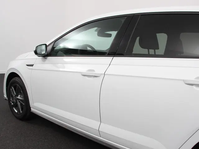 Volkswagen Polo 1.0 TSI DSG R-Line 2024 Benzine 32