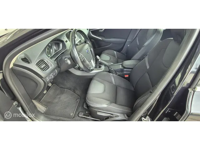Volvo V40 1.6 T3 Momentum 2013 Benzine 30