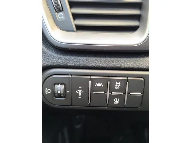 Kia Ceed 1.0 T-GDi DynamicLine 2023 Benzine 29