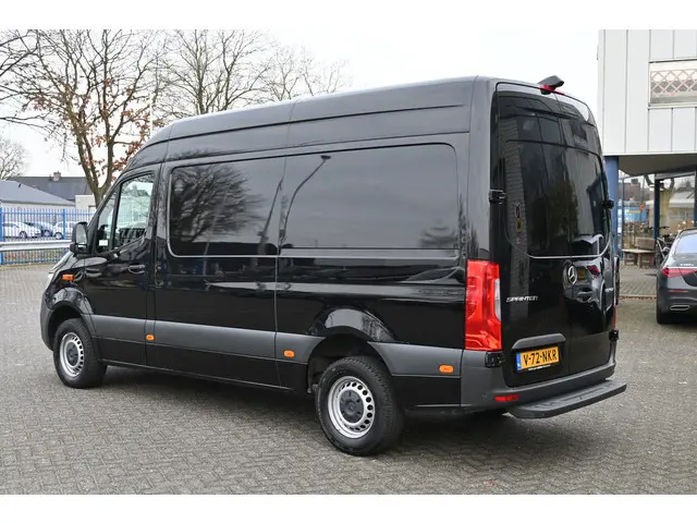 Mercedes-Benz Sprinter 317 CDI L2H2 2023 Diesel 11