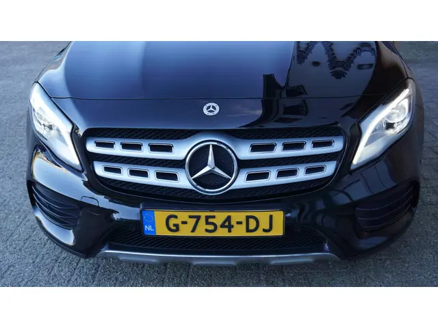 Mercedes-Benz GLA 180 122pk 2x AMG-Line 2019 Benzine 45
