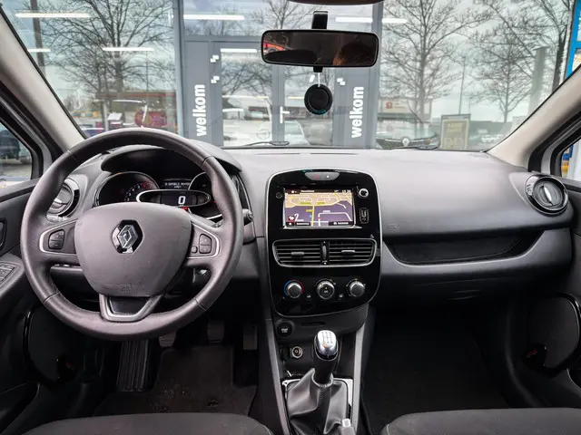 Renault Clio Estate 0.9 TCe Limited 2019 Benzine 2