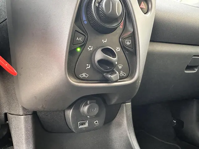 Peugeot 108 1.0 e-VTi Active 2018 Benzine 12