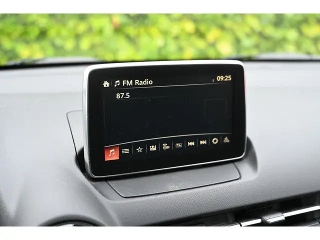 Mazda 2 Skyactiv-G 90 automaat GT-M 2017 Benzine 23